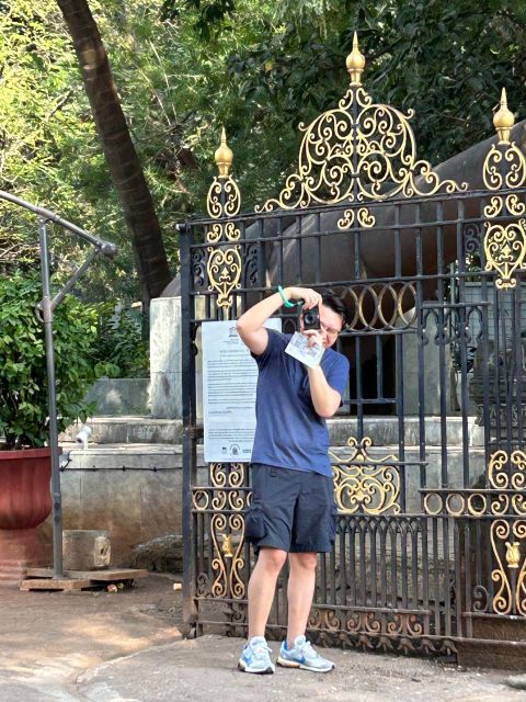 South Bombay Live Walking Tour - Where the Tour Starts and Ends: Staying Convenient in South Mumbai