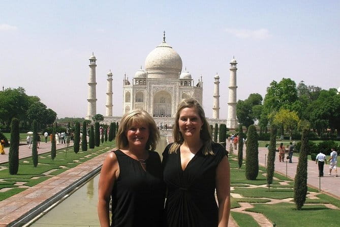 Taj Mahal Day Trip Including Same Day Flights from Mumbai - A 20-hour sprint from Mumbai to Agra