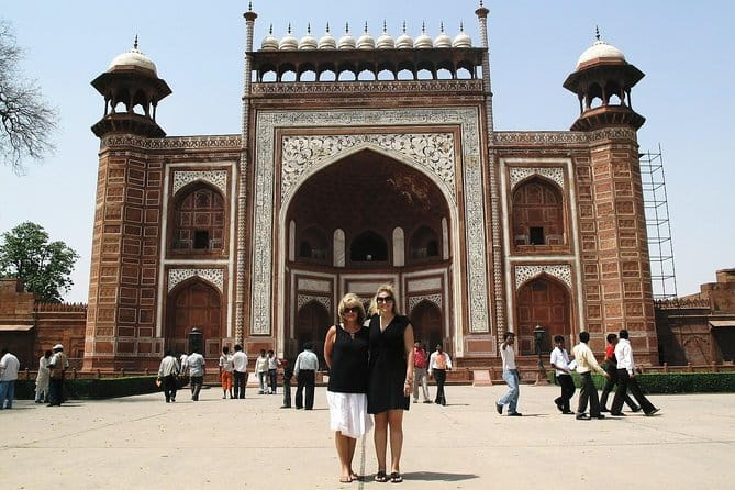 Taj Mahal Day Trip Including Same Day Flights from Mumbai - Getting to Delhi: flights, meals, and flight-day comfort