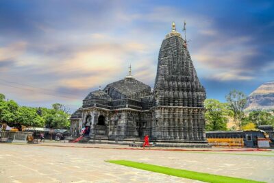 Temples & Vineyards: Private Tour to Nashik from Mumbai - Trimbakeshwar Temple: One of the 12 Jyotirlingas