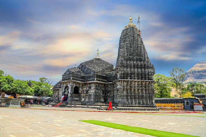 Temples & Vineyards: Private Tour to Nashik from Mumbai - Trimbakeshwar Temple: One of the 12 Jyotirlingas
